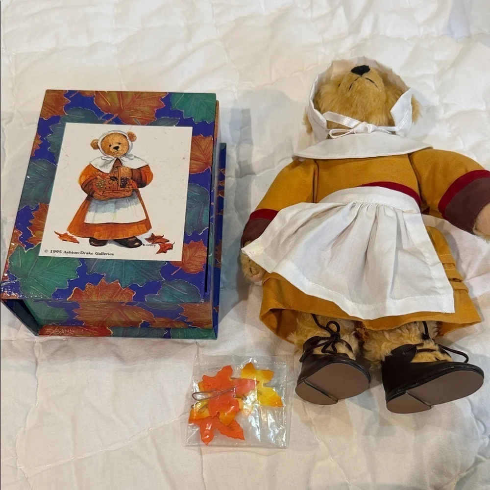1995 Ashton Drake Addie Bear Holiday Collection